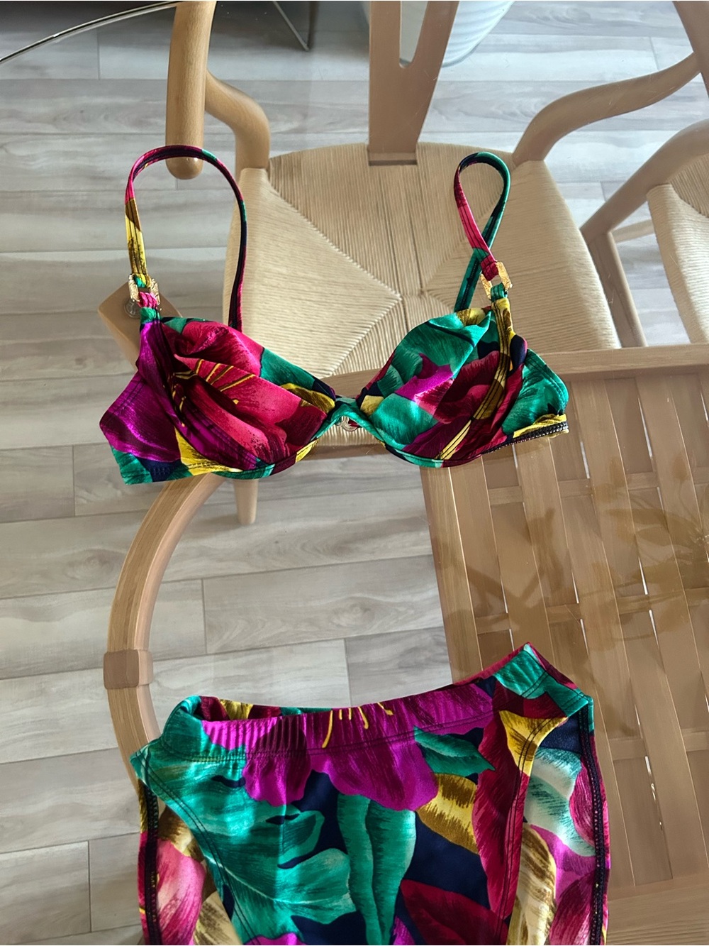 Vintage Bikini Set - Picture 3 of 10